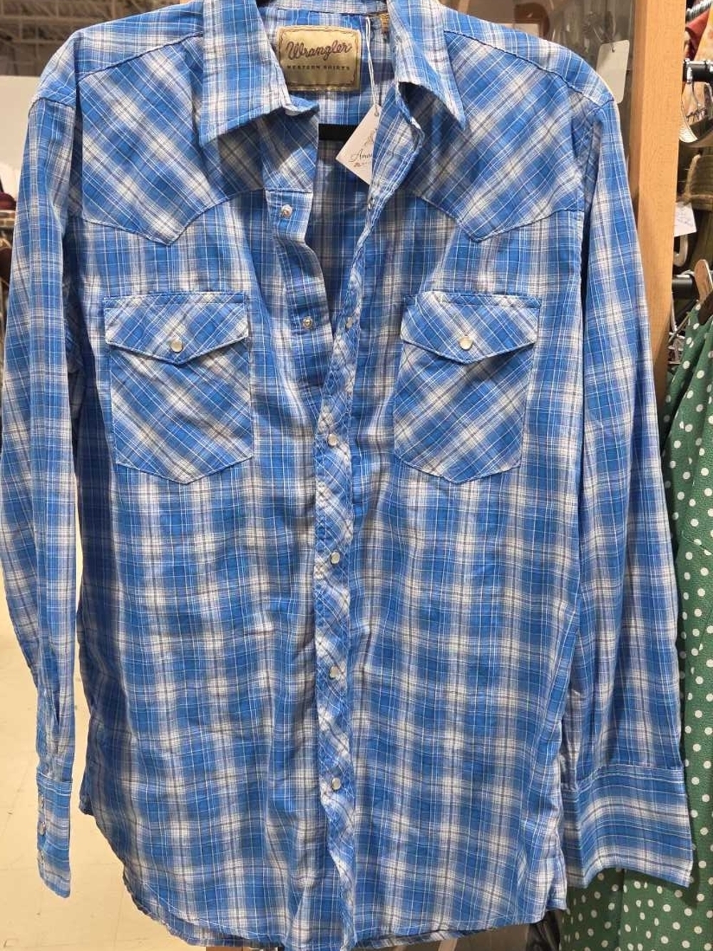 Wrangler Blue and White Plaid Casual Button-Down Shirt